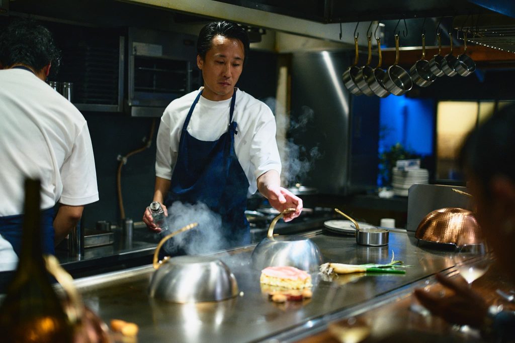 鉄板の上の食材