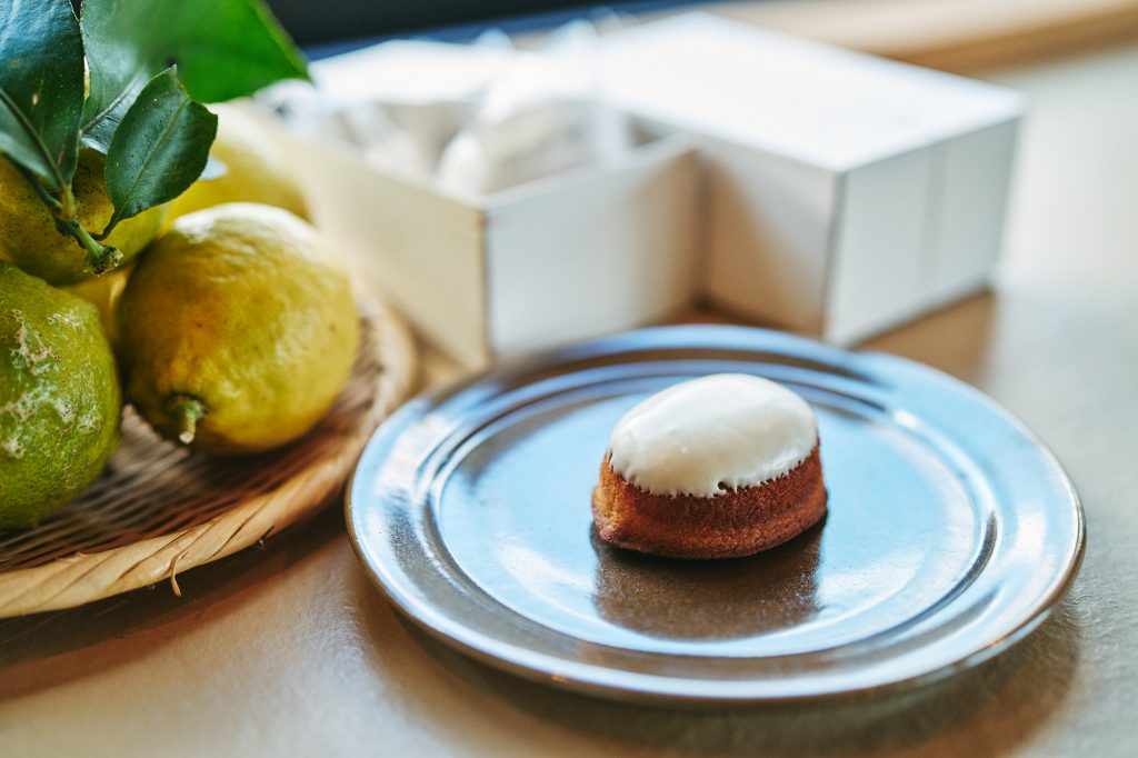 お土産のレモンケーキ